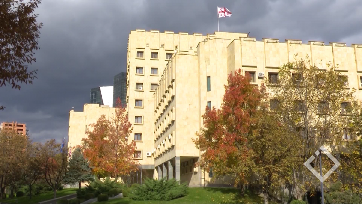 პროკურატურამ თარლითობისთვის დაკავებულ 2 პირს ბრალი წარუდგინა