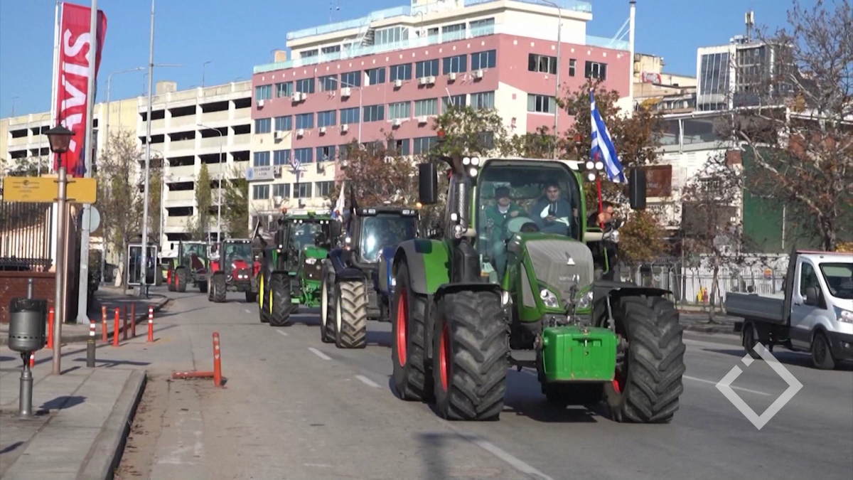 საბერძნეთში ფერმერებმა ტრაქტორებით პორტის ბლოკირება მოახდინეს